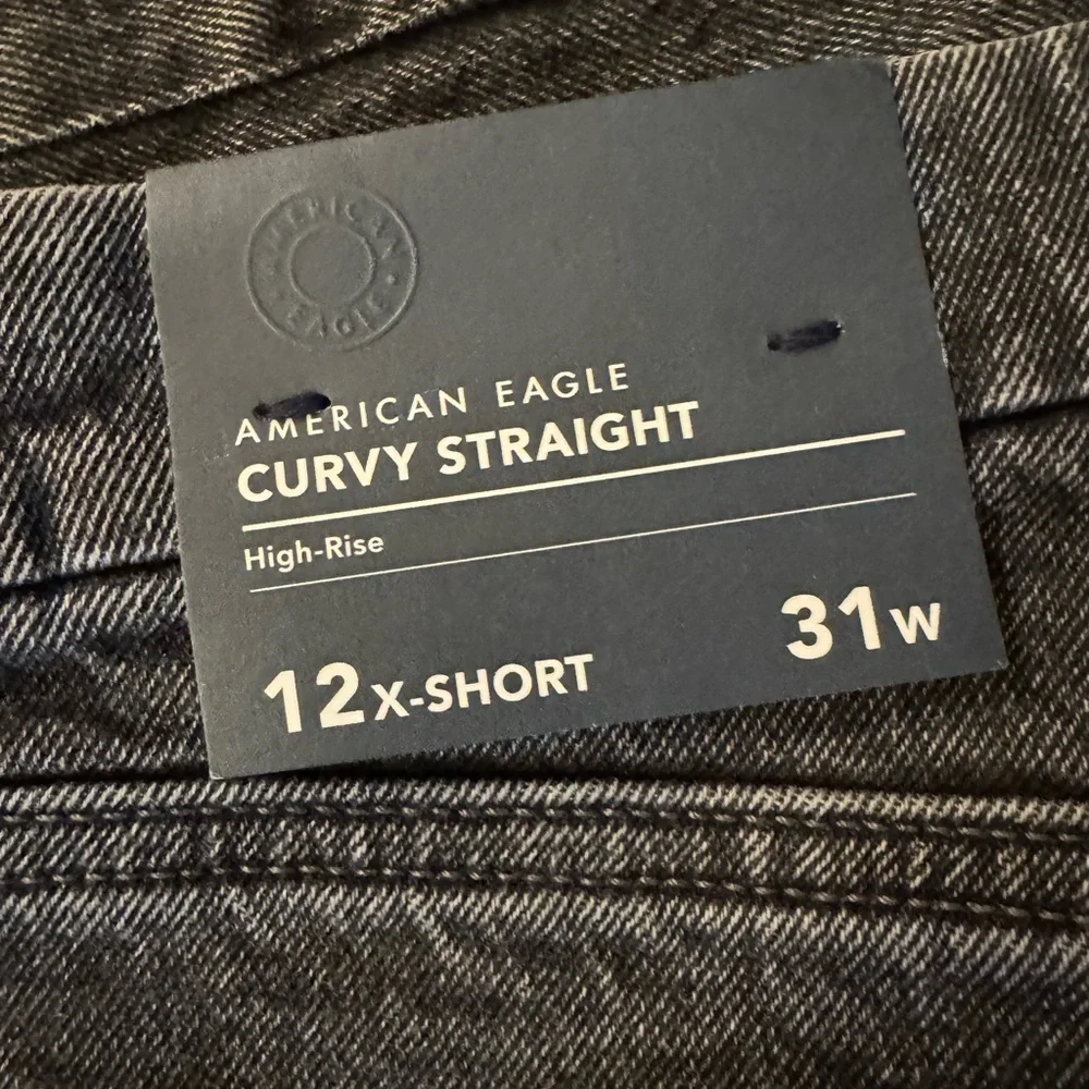 AE Women’s Curvy Straight Black Jeans 12 x-short NWT - Picture 2 of 4